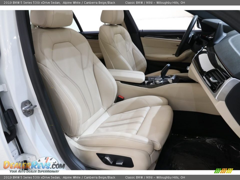 2019 BMW 5 Series 530i xDrive Sedan Alpine White / Canberra Beige/Black Photo #17