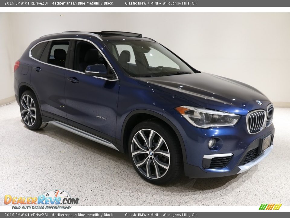 Front 3/4 View of 2016 BMW X1 xDrive28i Photo #1