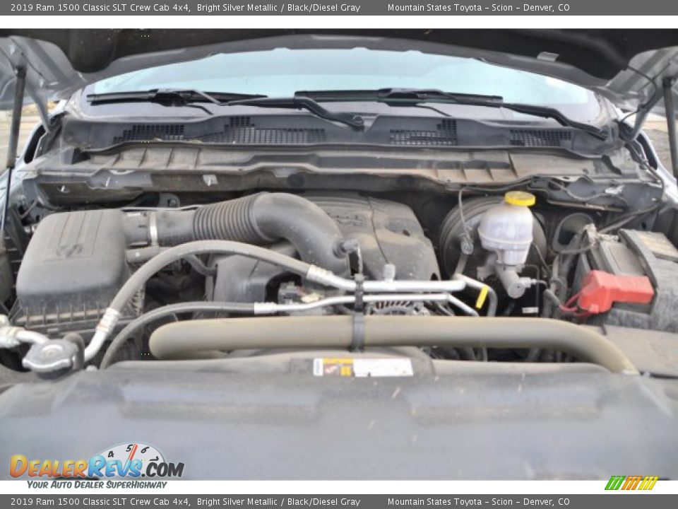2019 Ram 1500 Classic SLT Crew Cab 4x4 Bright Silver Metallic / Black/Diesel Gray Photo #9