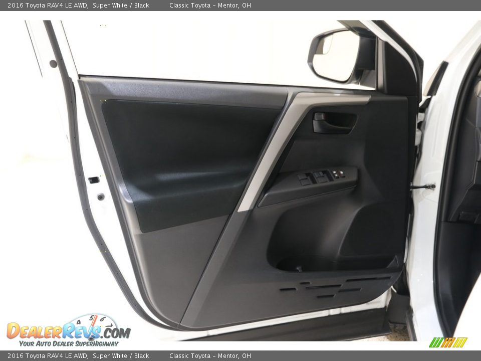 2016 Toyota RAV4 LE AWD Super White / Black Photo #4