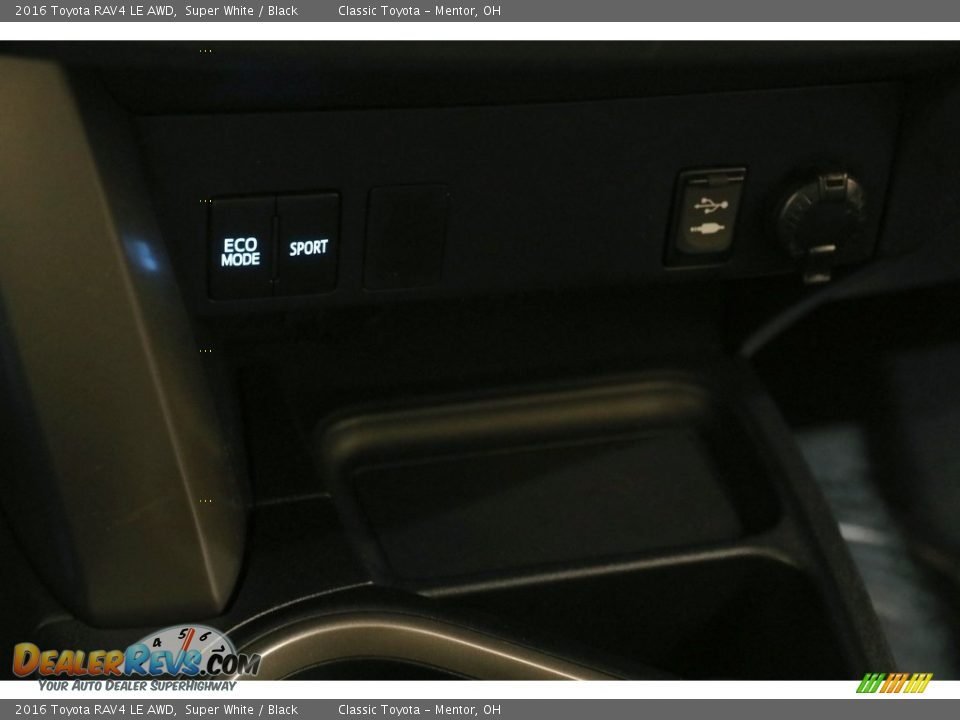 2016 Toyota RAV4 LE AWD Super White / Black Photo #15