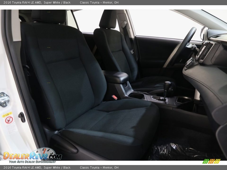2016 Toyota RAV4 LE AWD Super White / Black Photo #16