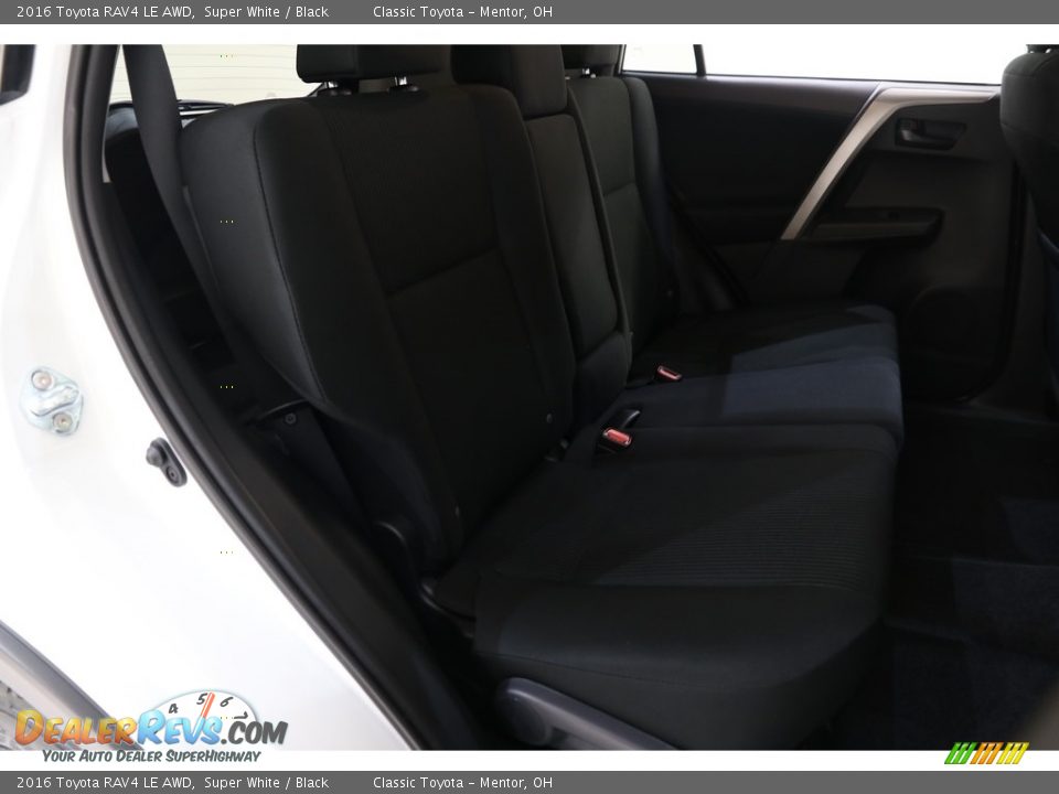2016 Toyota RAV4 LE AWD Super White / Black Photo #17