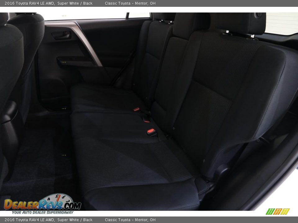 2016 Toyota RAV4 LE AWD Super White / Black Photo #18