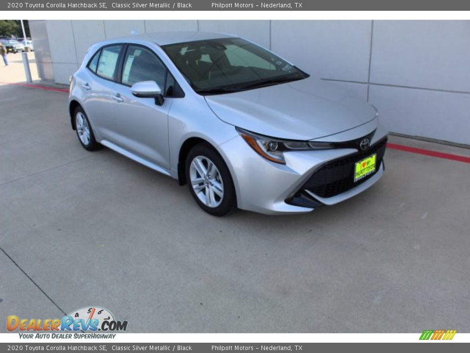 Front 3/4 View of 2020 Toyota Corolla Hatchback SE Photo #2