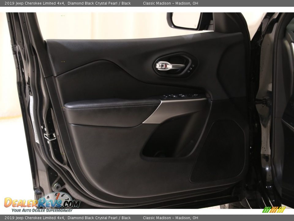 2019 Jeep Cherokee Limited 4x4 Diamond Black Crystal Pearl / Black Photo #4