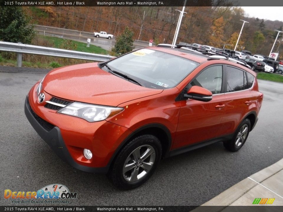 Front 3/4 View of 2015 Toyota RAV4 XLE AWD Photo #6