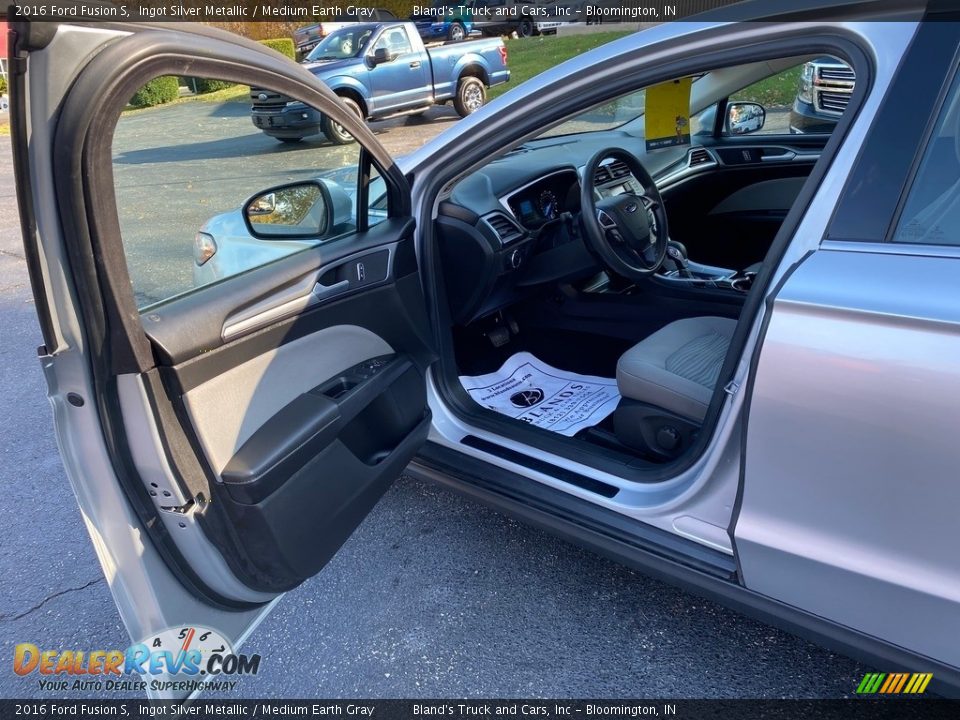 2016 Ford Fusion S Ingot Silver Metallic / Medium Earth Gray Photo #12