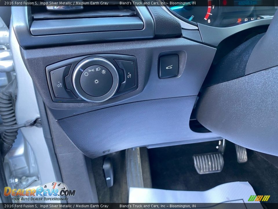 2016 Ford Fusion S Ingot Silver Metallic / Medium Earth Gray Photo #22