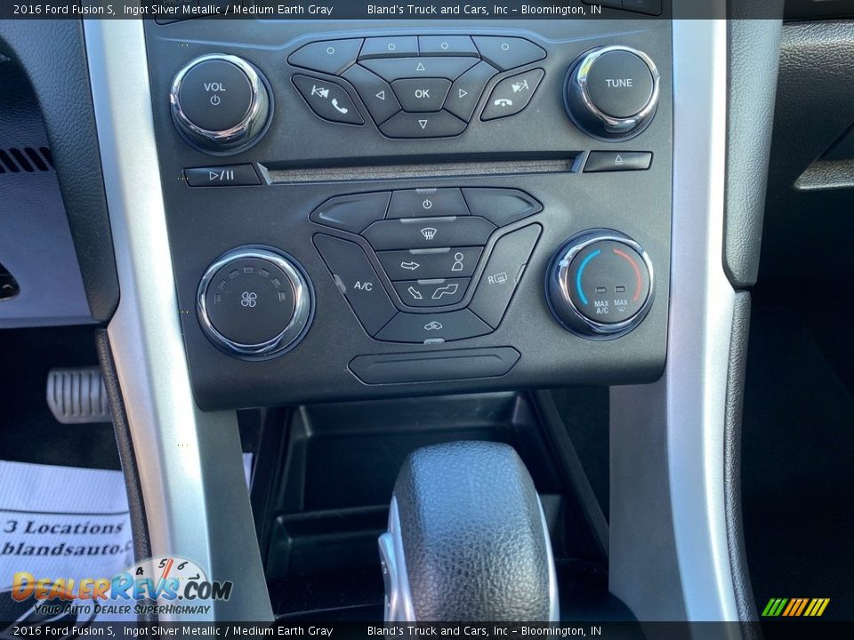 2016 Ford Fusion S Ingot Silver Metallic / Medium Earth Gray Photo #26