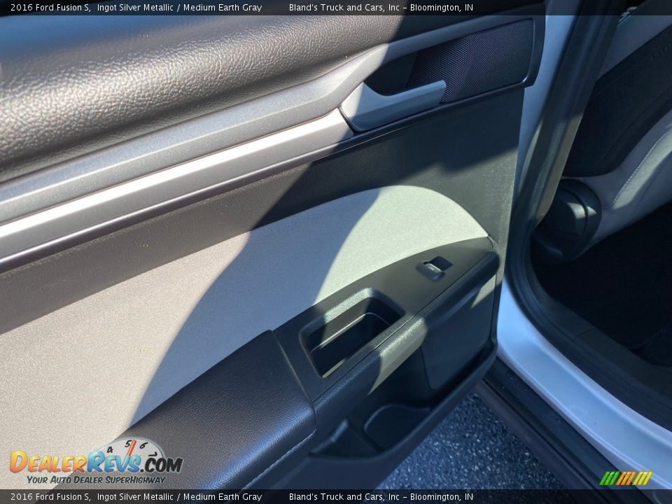 2016 Ford Fusion S Ingot Silver Metallic / Medium Earth Gray Photo #30