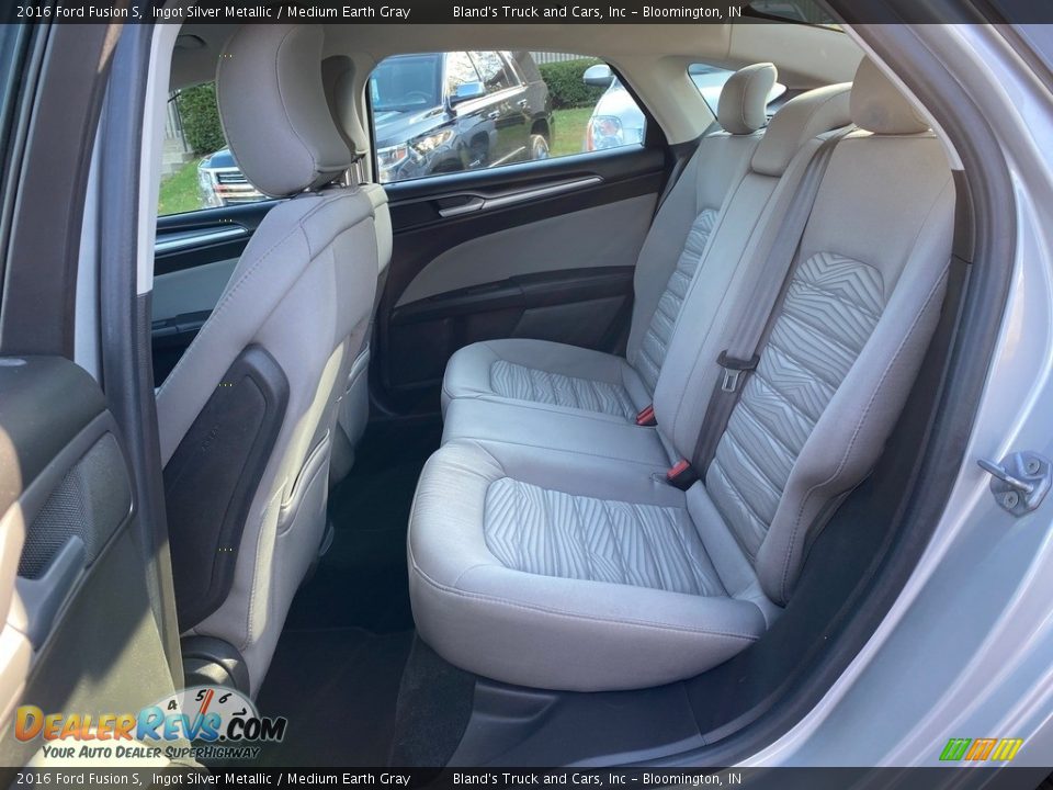 2016 Ford Fusion S Ingot Silver Metallic / Medium Earth Gray Photo #31