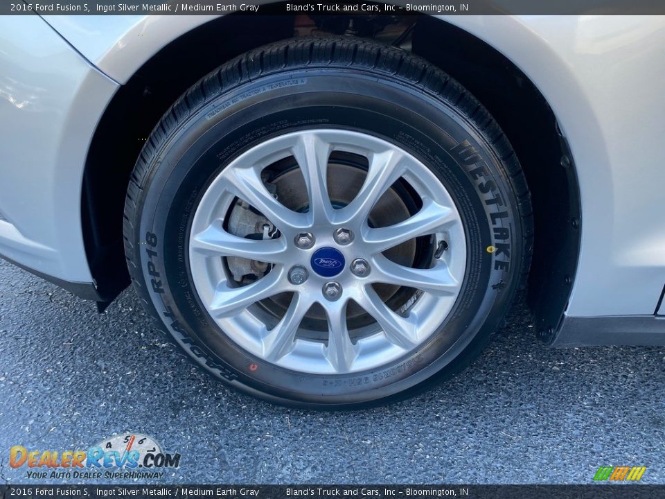 2016 Ford Fusion S Ingot Silver Metallic / Medium Earth Gray Photo #32