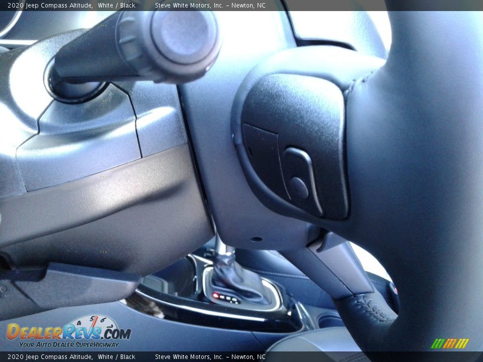 2020 Jeep Compass Altitude White / Black Photo #15
