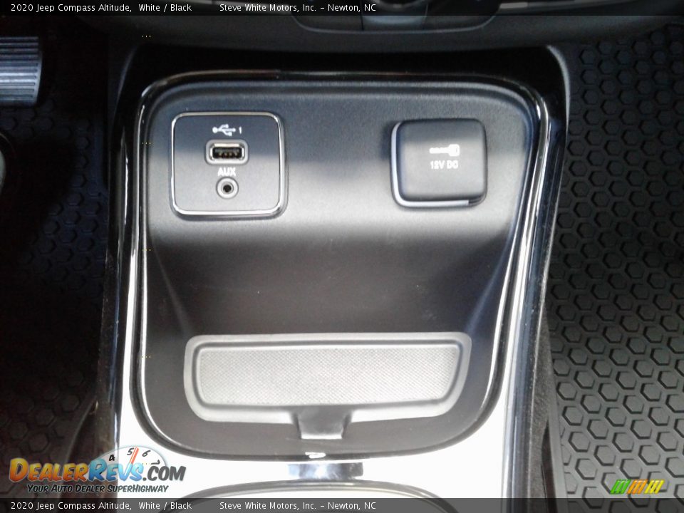 2020 Jeep Compass Altitude White / Black Photo #26