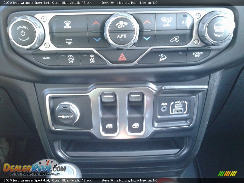 Controls of 2020 Jeep Wrangler Sport 4x4 Photo #24