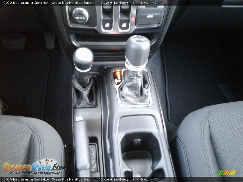 2020 Jeep Wrangler Sport 4x4 Shifter Photo #25