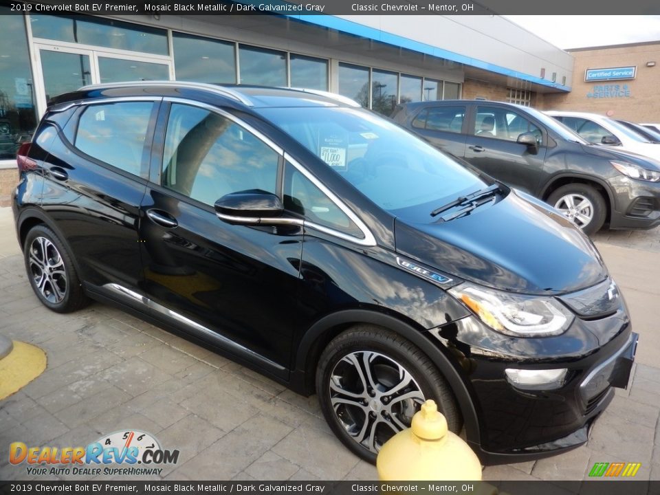 Front 3/4 View of 2019 Chevrolet Bolt EV Premier Photo #3