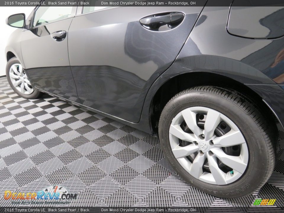 2016 Toyota Corolla LE Black Sand Pearl / Black Photo #11