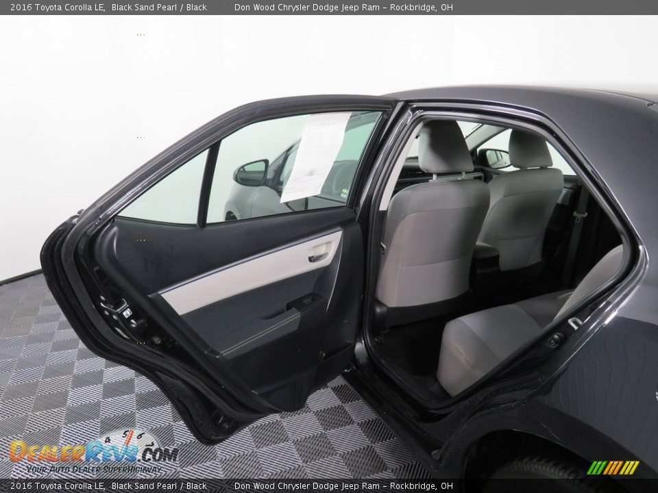 2016 Toyota Corolla LE Black Sand Pearl / Black Photo #24