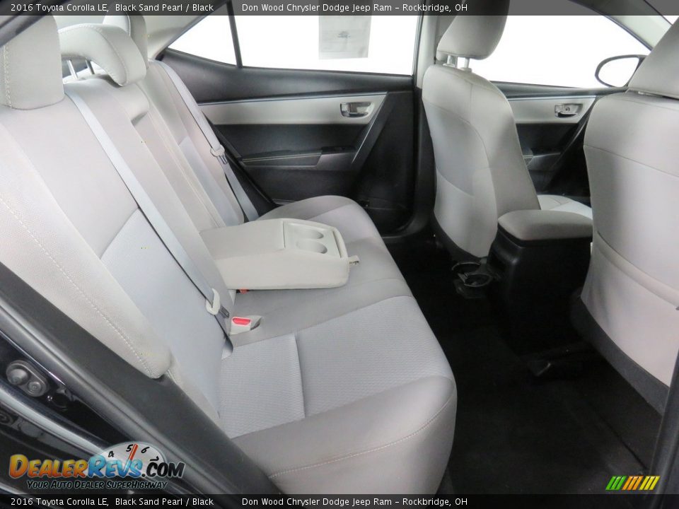 2016 Toyota Corolla LE Black Sand Pearl / Black Photo #28