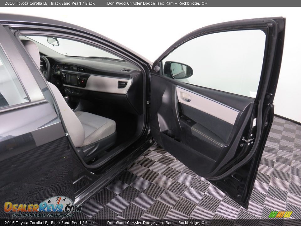 2016 Toyota Corolla LE Black Sand Pearl / Black Photo #29