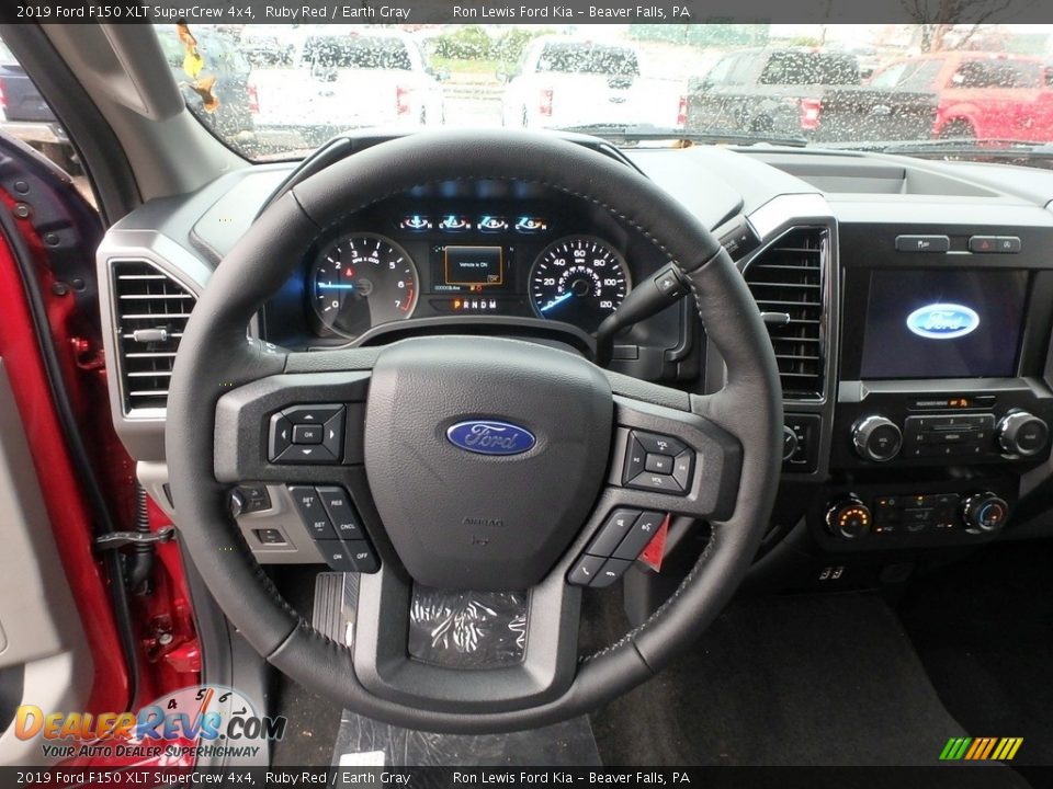 2019 Ford F150 XLT SuperCrew 4x4 Ruby Red / Earth Gray Photo #17