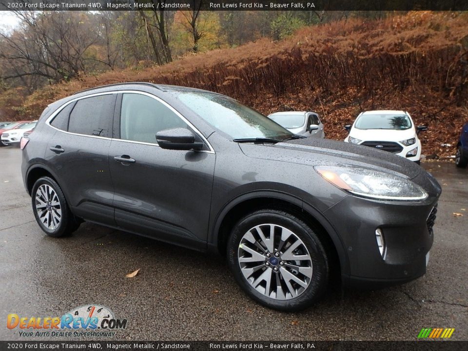 Front 3/4 View of 2020 Ford Escape Titanium 4WD Photo #9