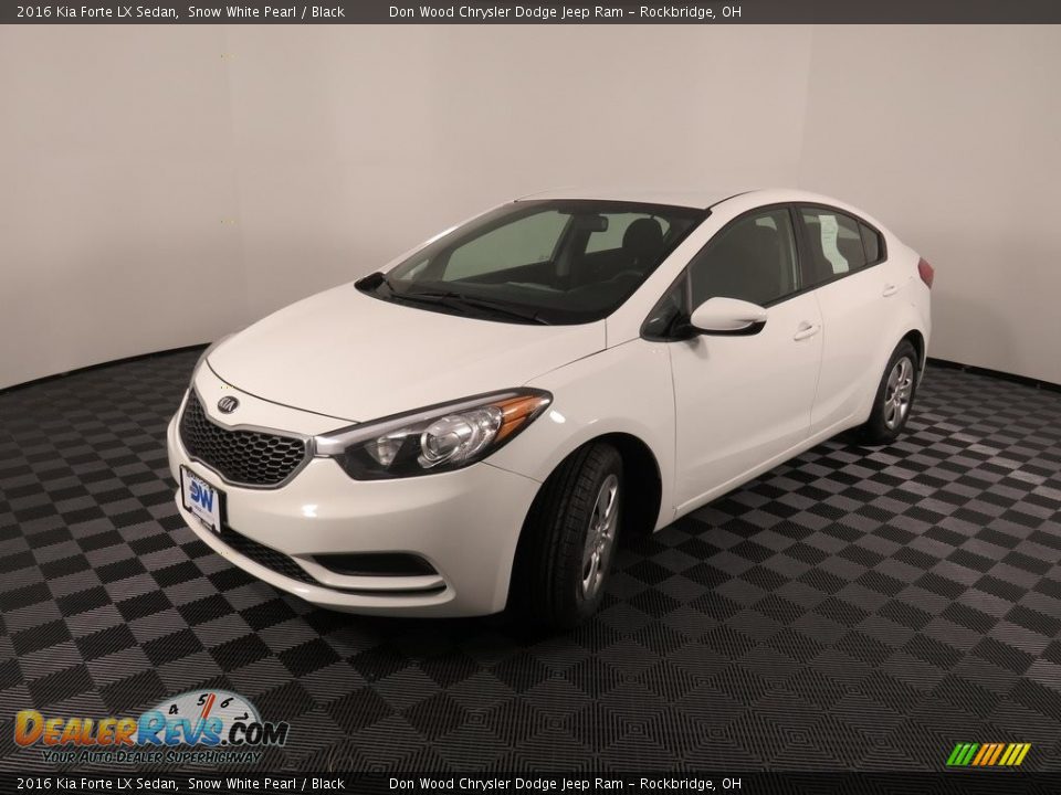 2016 Kia Forte LX Sedan Snow White Pearl / Black Photo #7