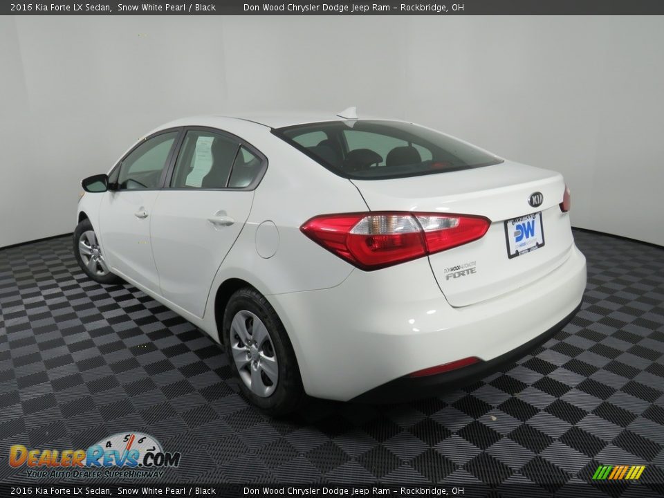 2016 Kia Forte LX Sedan Snow White Pearl / Black Photo #10