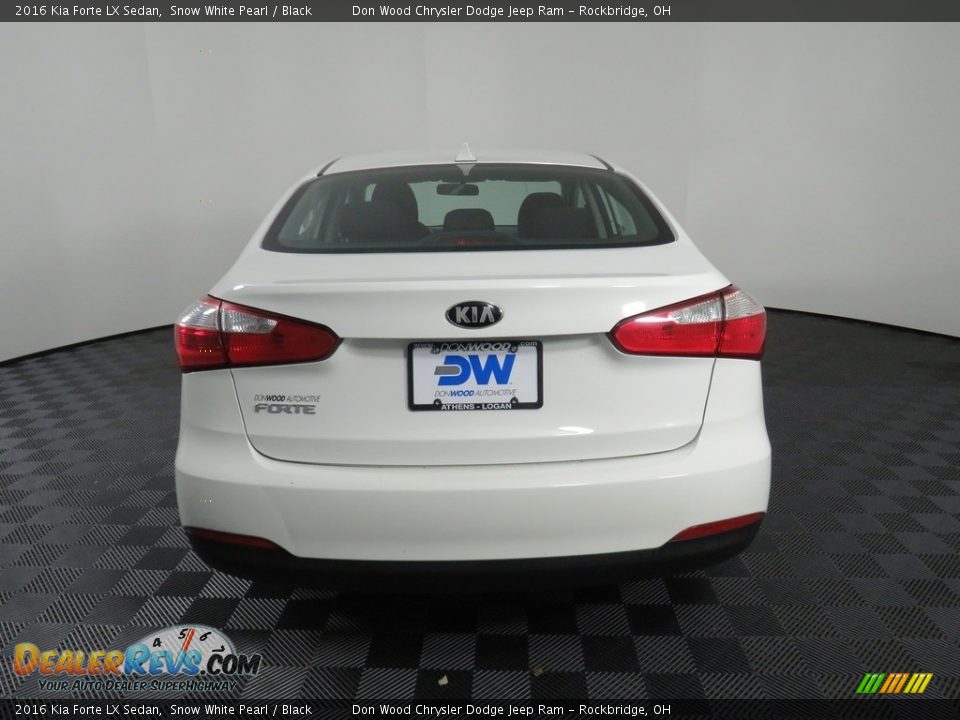 2016 Kia Forte LX Sedan Snow White Pearl / Black Photo #11