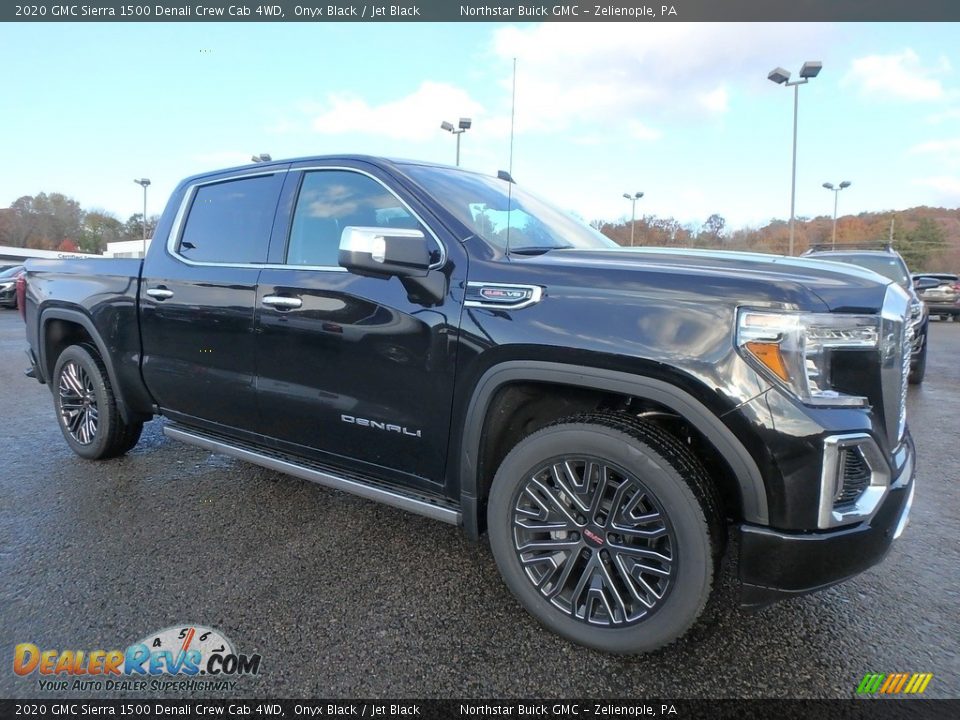 Front 3/4 View of 2020 GMC Sierra 1500 Denali Crew Cab 4WD Photo #3