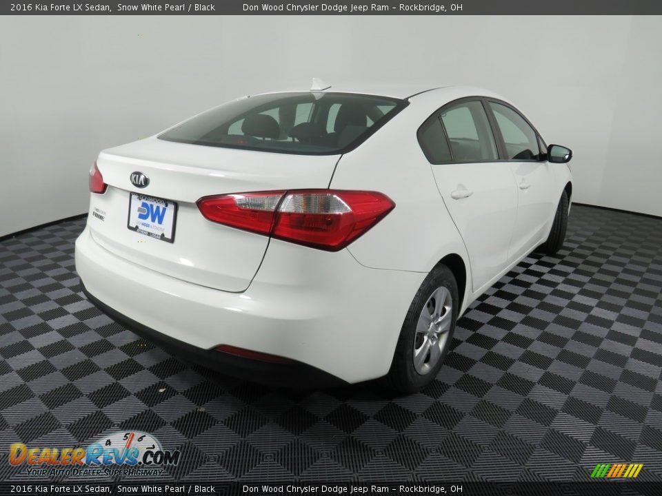 2016 Kia Forte LX Sedan Snow White Pearl / Black Photo #14