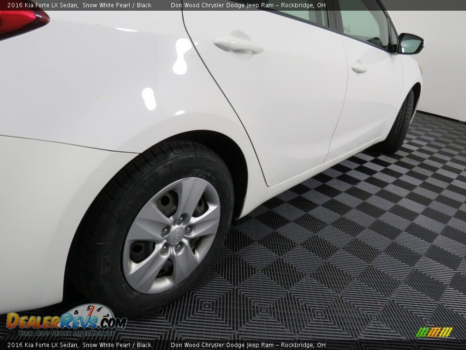 2016 Kia Forte LX Sedan Snow White Pearl / Black Photo #15