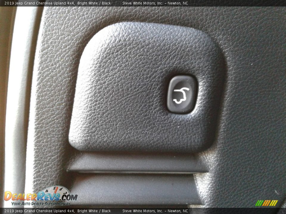 2019 Jeep Grand Cherokee Upland 4x4 Bright White / Black Photo #12