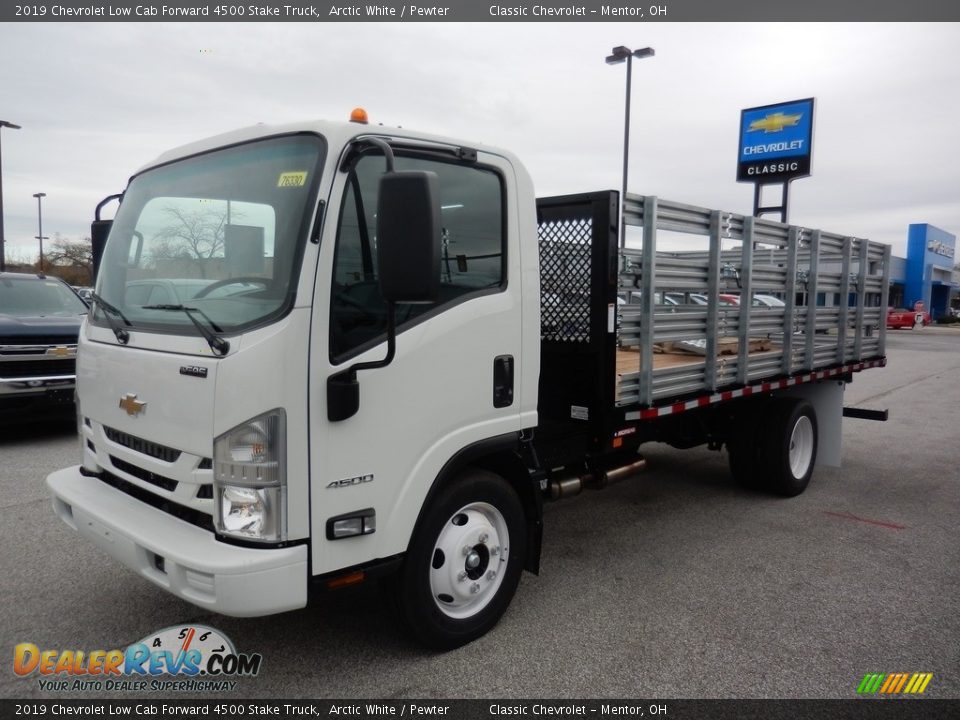Front 3/4 View of 2019 Chevrolet Low Cab Forward 4500 Stake Truck Photo #1