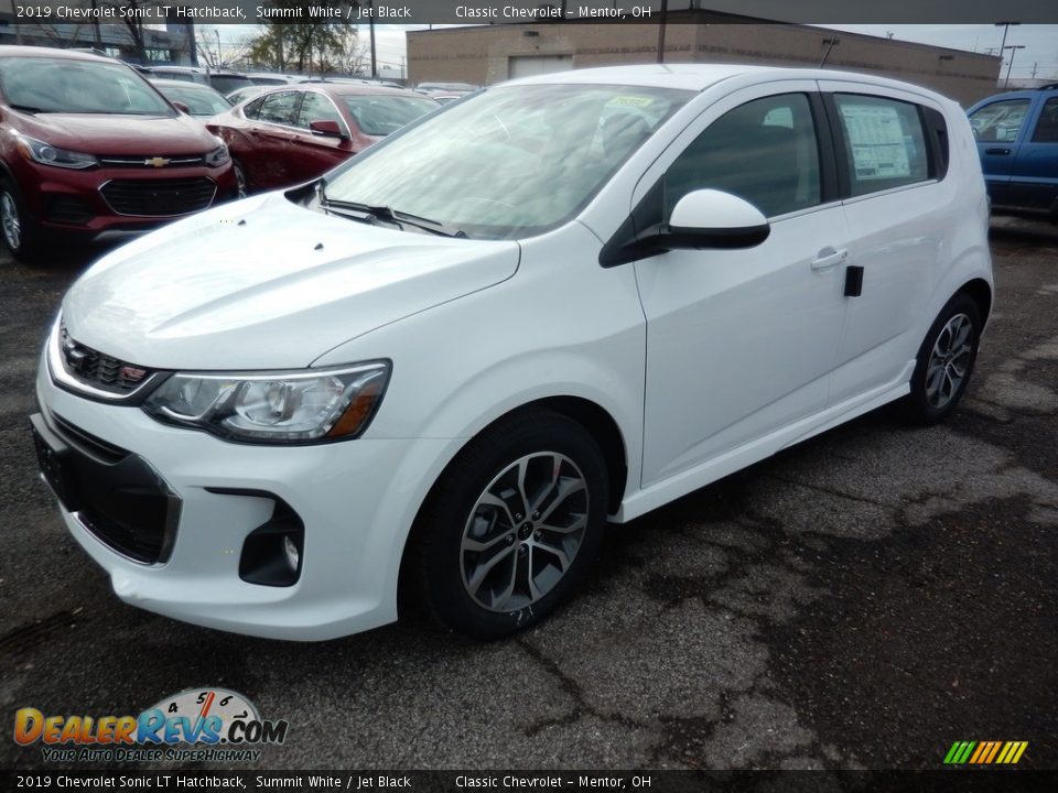 Front 3/4 View of 2019 Chevrolet Sonic LT Hatchback Photo #1