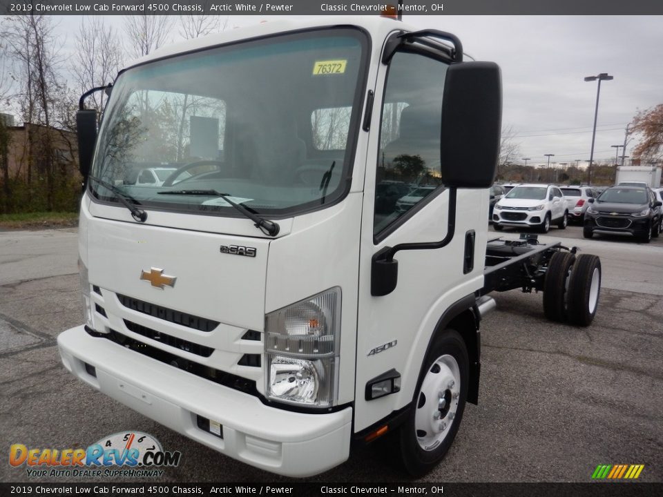Front 3/4 View of 2019 Chevrolet Low Cab Forward 4500 Chassis Photo #1