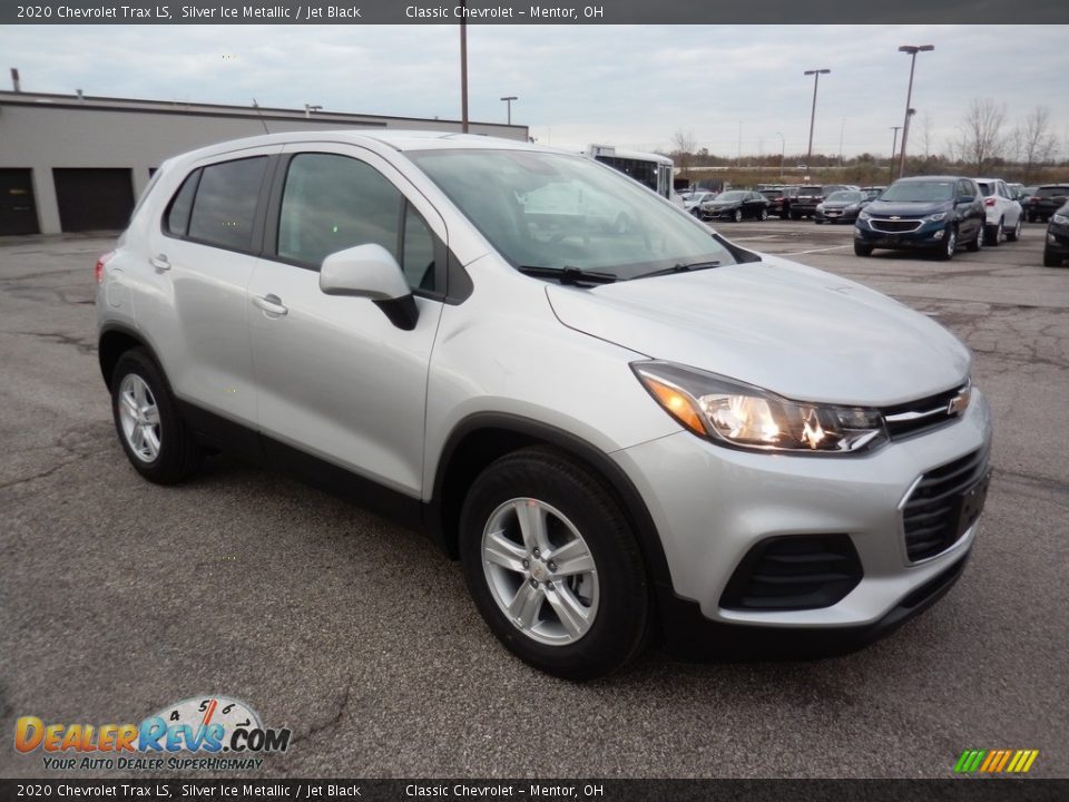 Front 3/4 View of 2020 Chevrolet Trax LS Photo #3