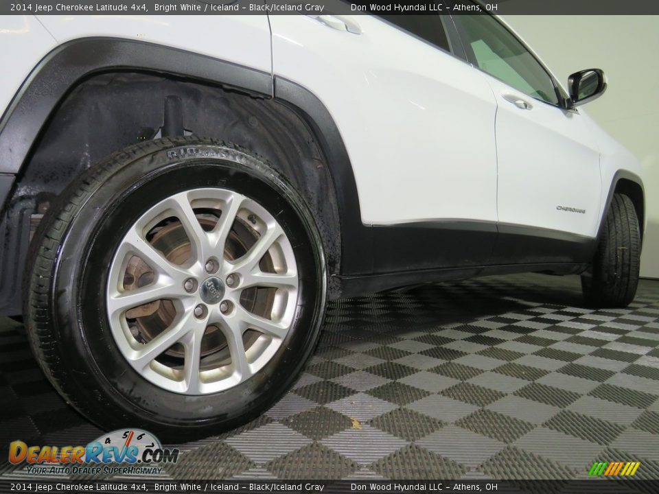 2014 Jeep Cherokee Latitude 4x4 Bright White / Iceland - Black/Iceland Gray Photo #16