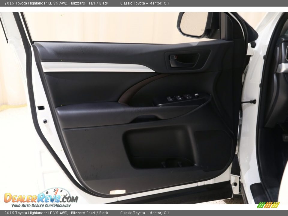 2016 Toyota Highlander LE V6 AWD Blizzard Pearl / Black Photo #4