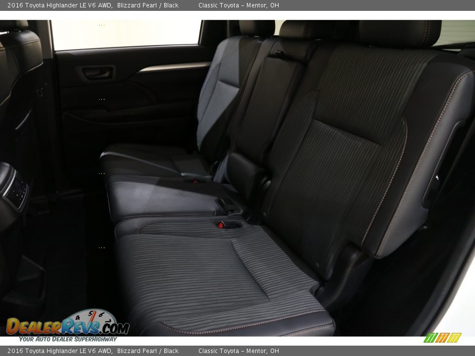 2016 Toyota Highlander LE V6 AWD Blizzard Pearl / Black Photo #18