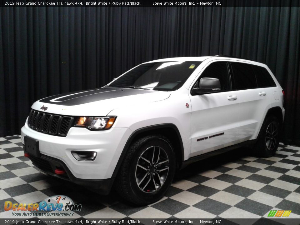 2019 Jeep Grand Cherokee Trailhawk 4x4 Bright White / Ruby Red/Black Photo #2
