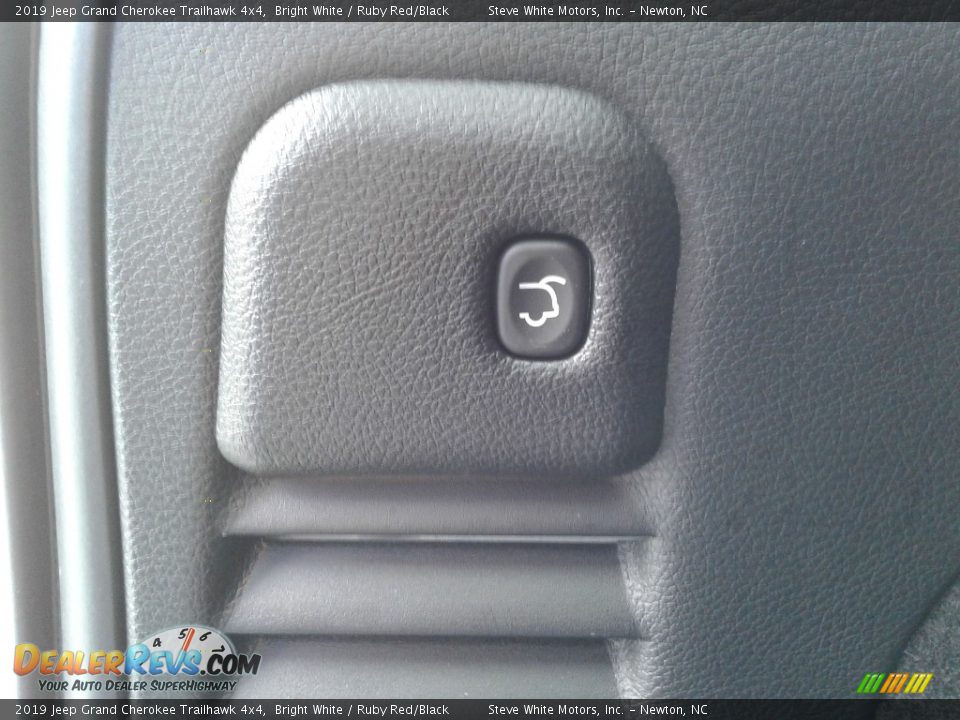 2019 Jeep Grand Cherokee Trailhawk 4x4 Bright White / Ruby Red/Black Photo #12