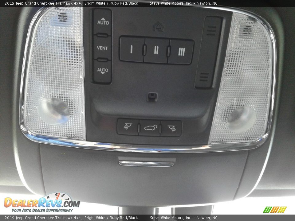 2019 Jeep Grand Cherokee Trailhawk 4x4 Bright White / Ruby Red/Black Photo #34