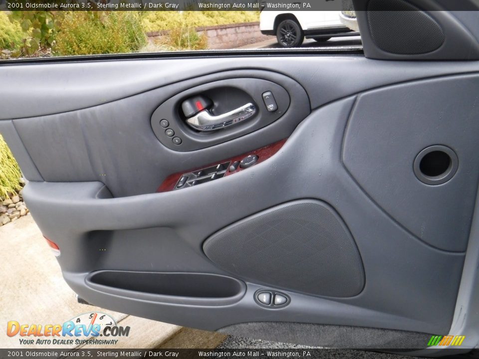 2001 Oldsmobile Aurora 3.5 Sterling Metallic / Dark Gray Photo #16