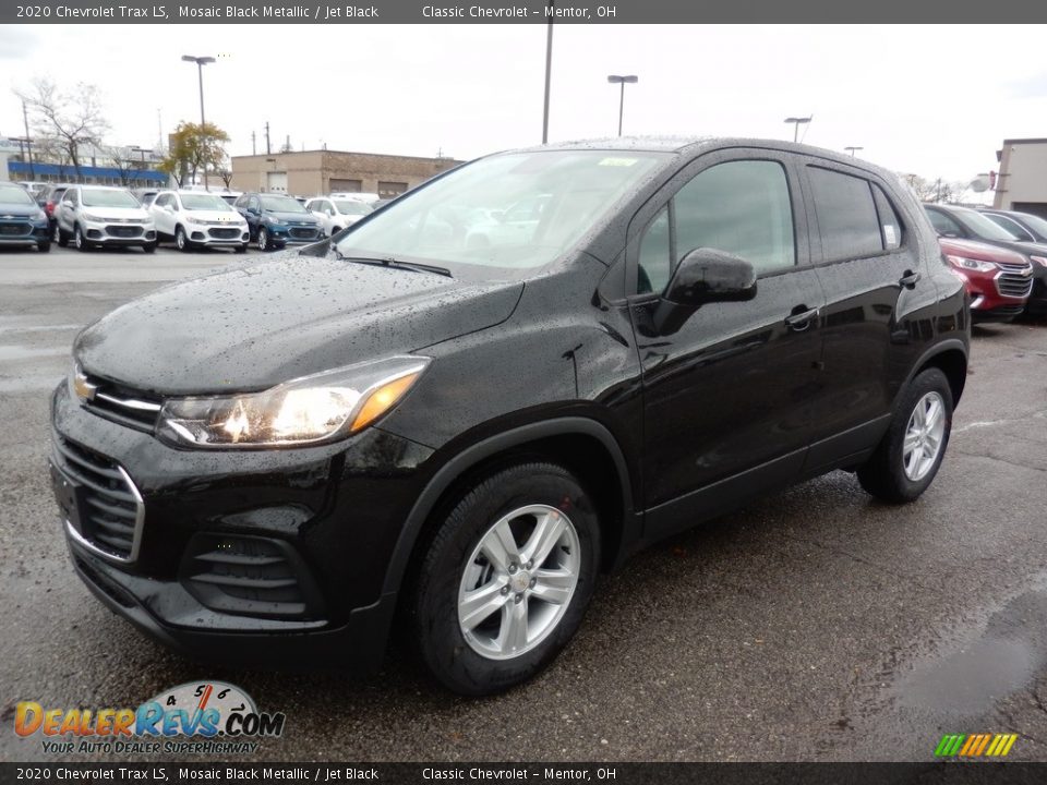 Front 3/4 View of 2020 Chevrolet Trax LS Photo #1