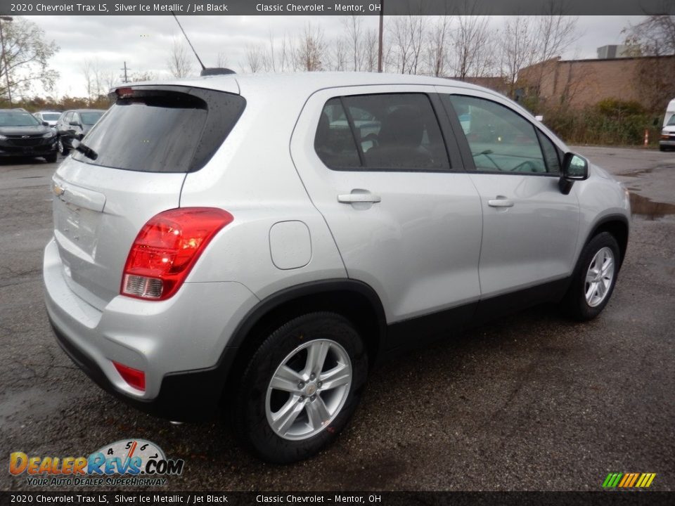 2020 Chevrolet Trax LS Silver Ice Metallic / Jet Black Photo #4