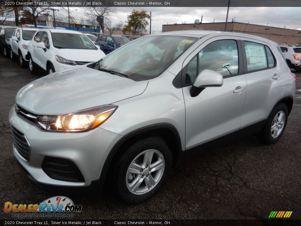 Front 3/4 View of 2020 Chevrolet Trax LS Photo #1