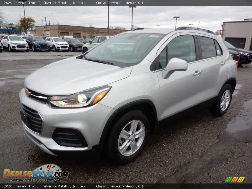 Front 3/4 View of 2020 Chevrolet Trax LT Photo #1